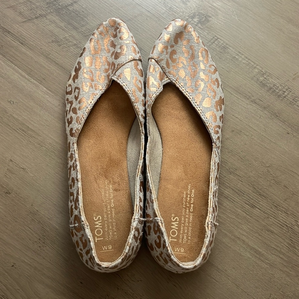 Tom’s chetah flats